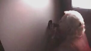 એથલેટિક સેકસી વીડીયો ઇંગલિશ કાઉબોય ફ્લોર પર બસ્ટી સોનેરી fucked.